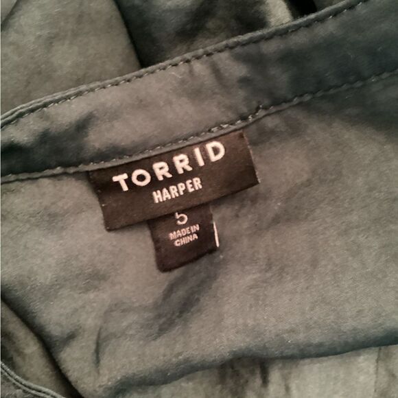 TORRID SIZE 5 HARPER SATIN PULLOVER 3/4 SLEEVE BLOUSE GREEN - Picture 9 of 10
